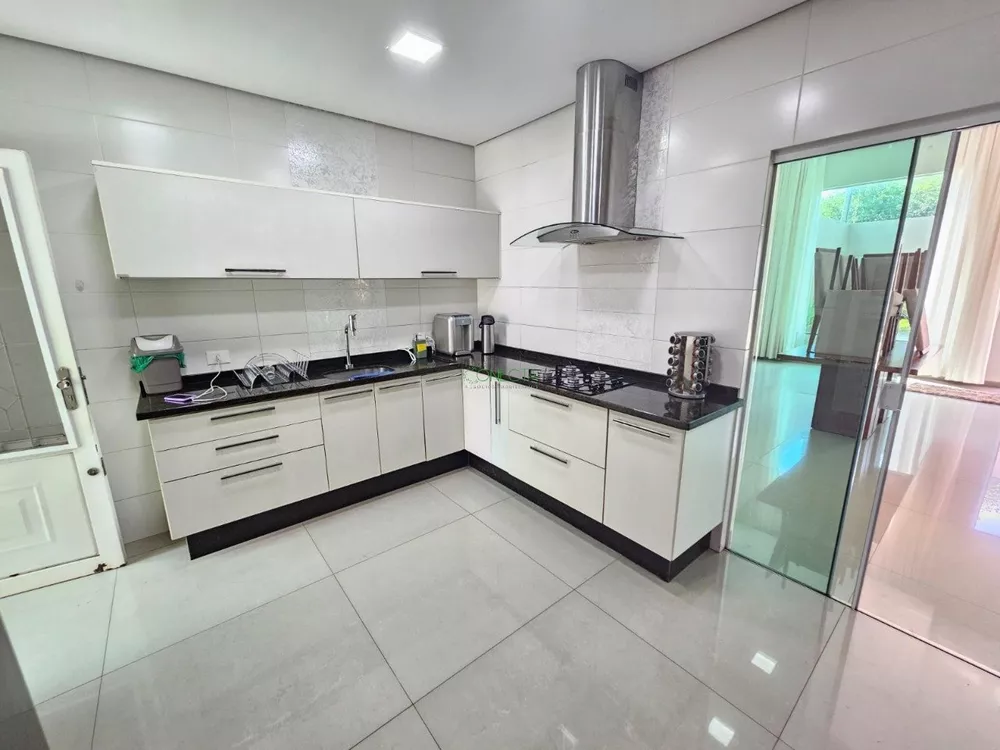 Casa, 3 quartos, 244 m² - Foto 2