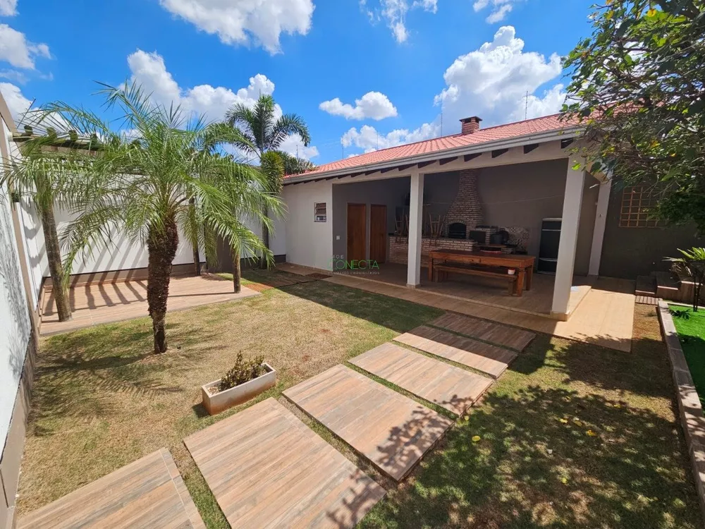 Casa, 3 quartos, 244 m² - Foto 1