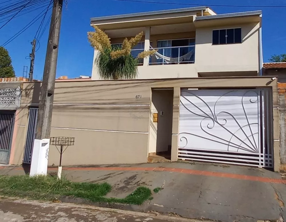 Casa, 5 quartos, 247 m² - Foto 1