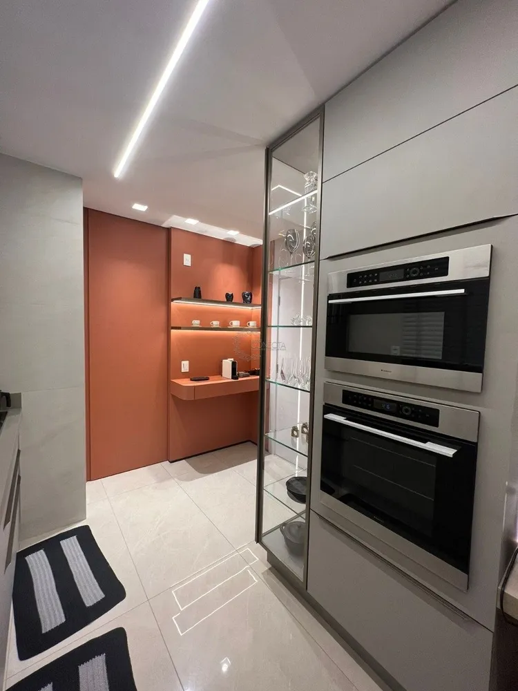 Apartamento, 3 quartos, 216 m² - Foto 2