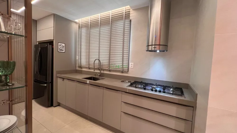 Apartamento, 3 quartos, 216 m² - Foto 2