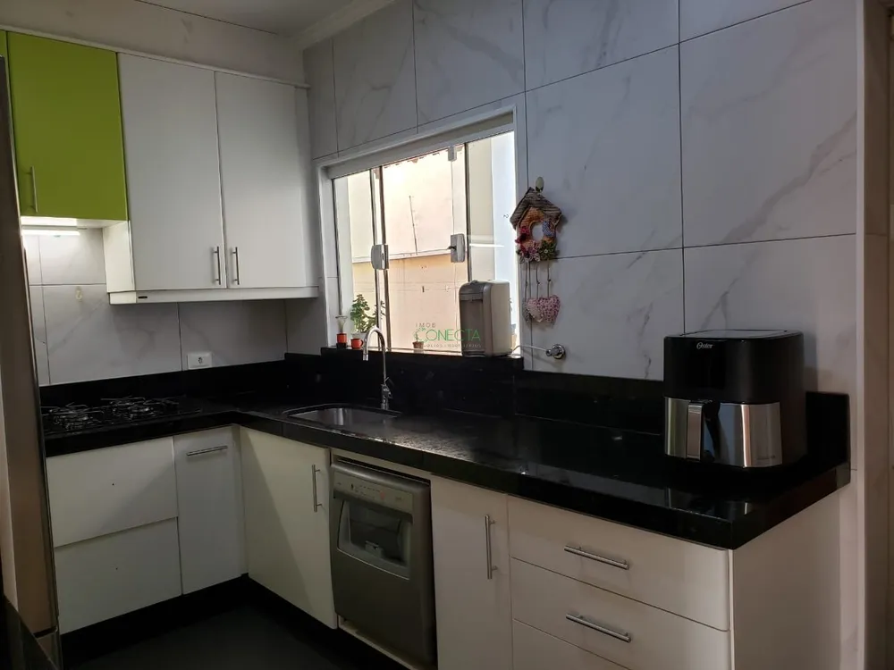 Casa, 4 quartos, 220 m² - Foto 1