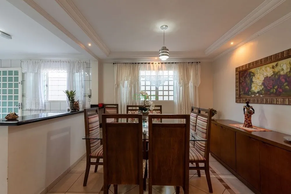 Casa, 3 quartos, 180 m² - Foto 2