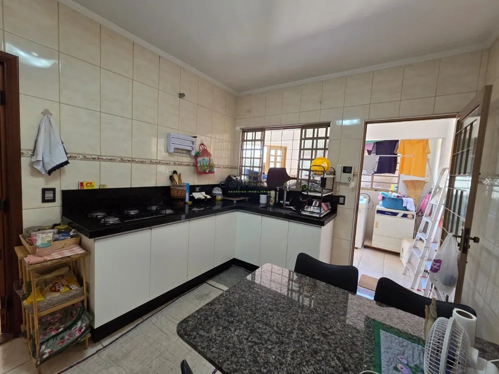 Casa, 3 quartos, 253 m² - Foto 2