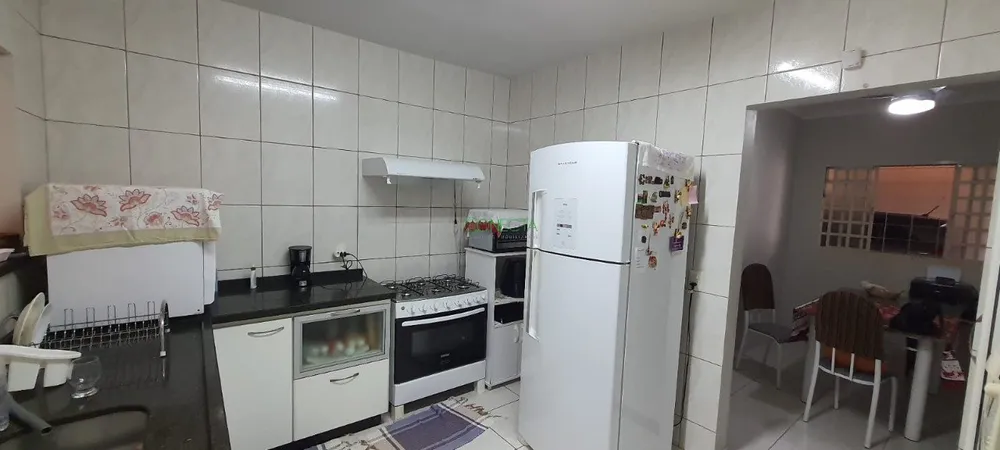 Casa, 3 quartos, 219 m² - Foto 2
