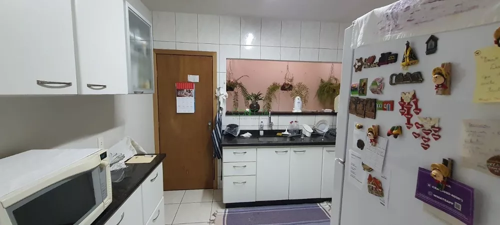 Casa, 3 quartos, 219 m² - Foto 1