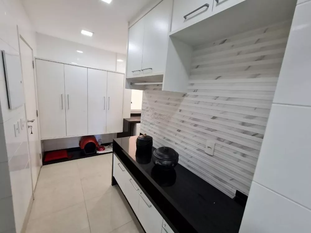 Apartamento, 3 quartos, 220 m² - Foto 1