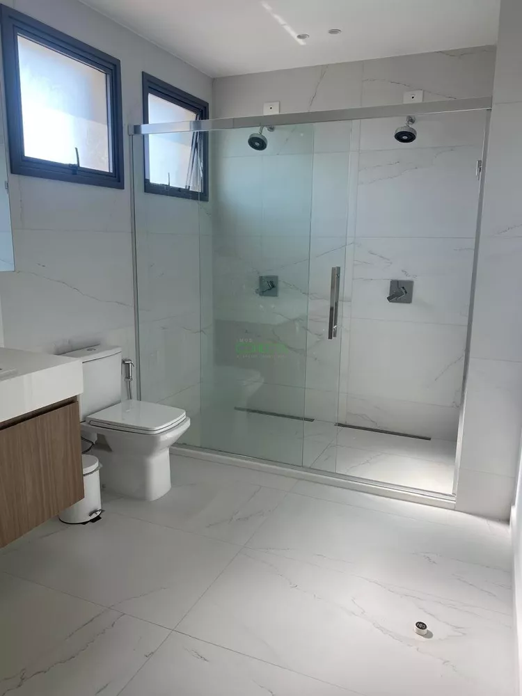 Apartamento, 3 quartos, 216 m² - Foto 1