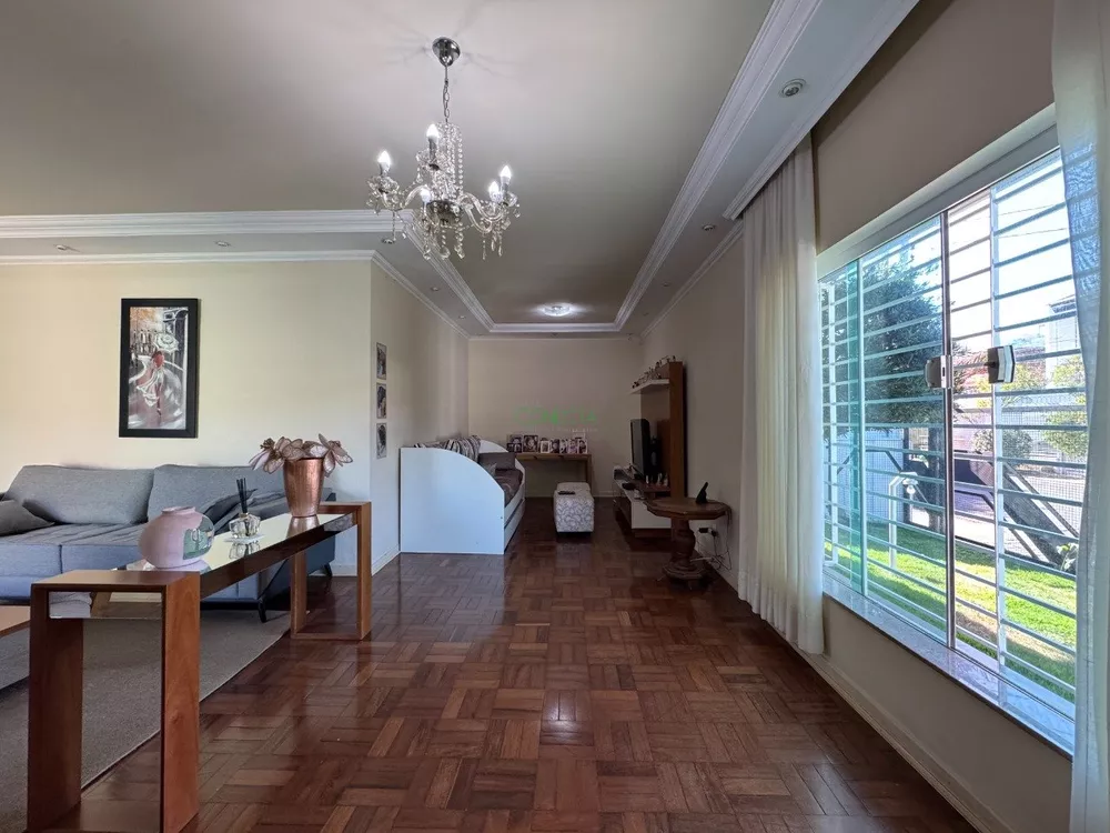 Casa, 3 quartos, 238 m² - Foto 1