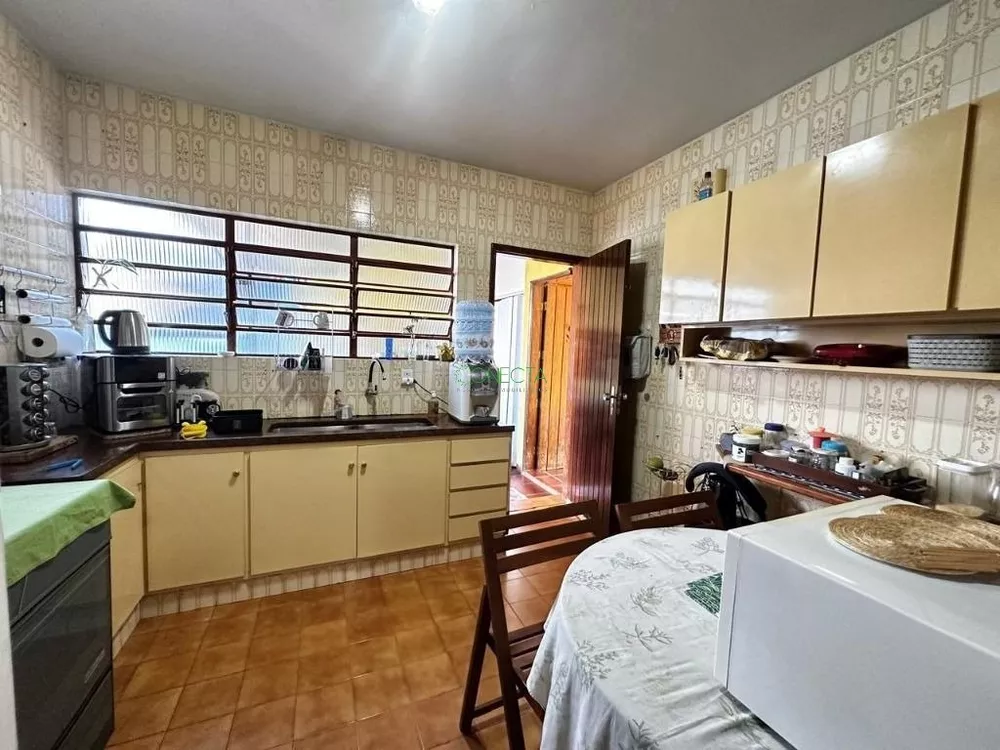 Casa, 4 quartos, 226 m² - Foto 1