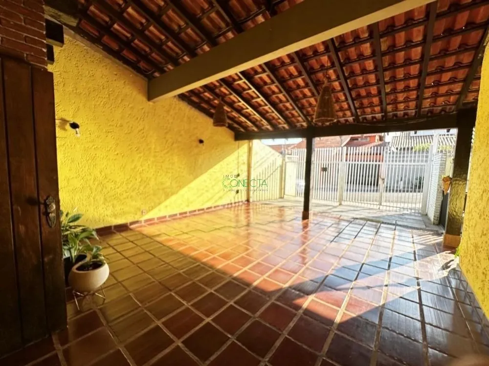 Casa, 4 quartos, 226 m² - Foto 1