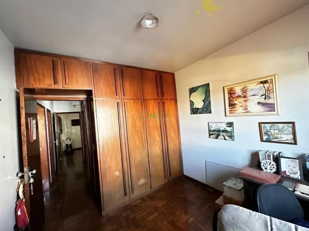 Casa, 4 quartos, 226 m² - Foto 2