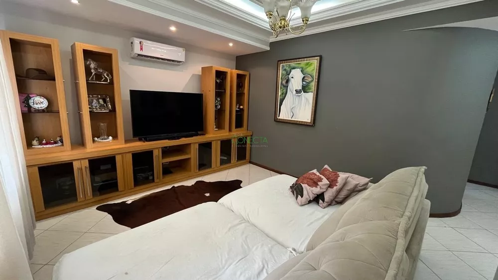 Casa, 4 quartos, 232 m² - Foto 1