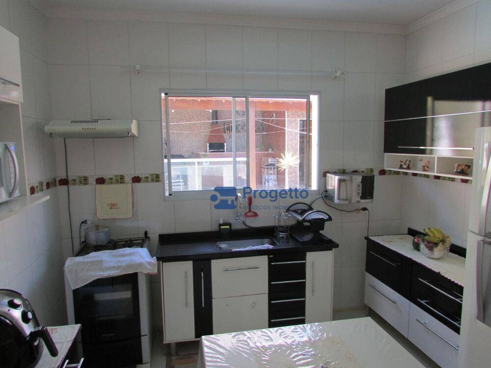 Casa de Condomínio à venda com 3 quartos, 200m² - Foto 4
