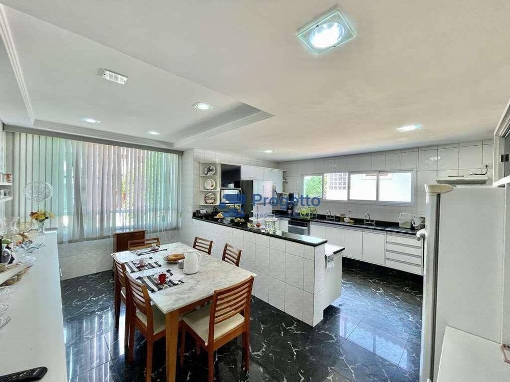 Casa de Condomínio à venda e aluguel com 6 quartos, 1200m² - Foto 1