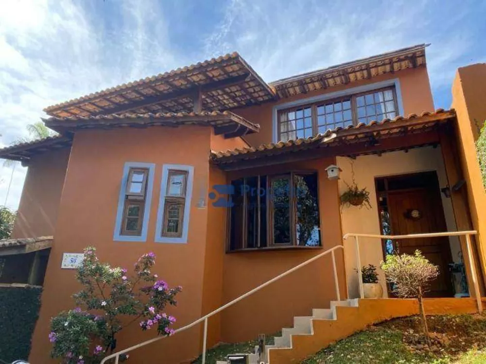 Casa de Condomínio à venda com 4 quartos, 230m² - Foto 1