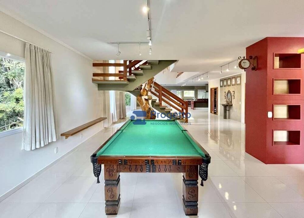 Casa de Condomínio para alugar com 4 quartos, 585m² - Foto 1
