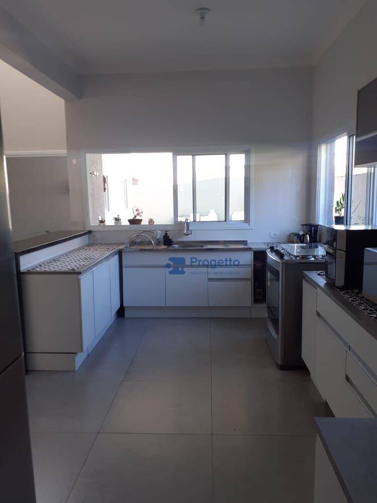 Casa de Condomínio à venda com 3 quartos, 250m² - Foto 1