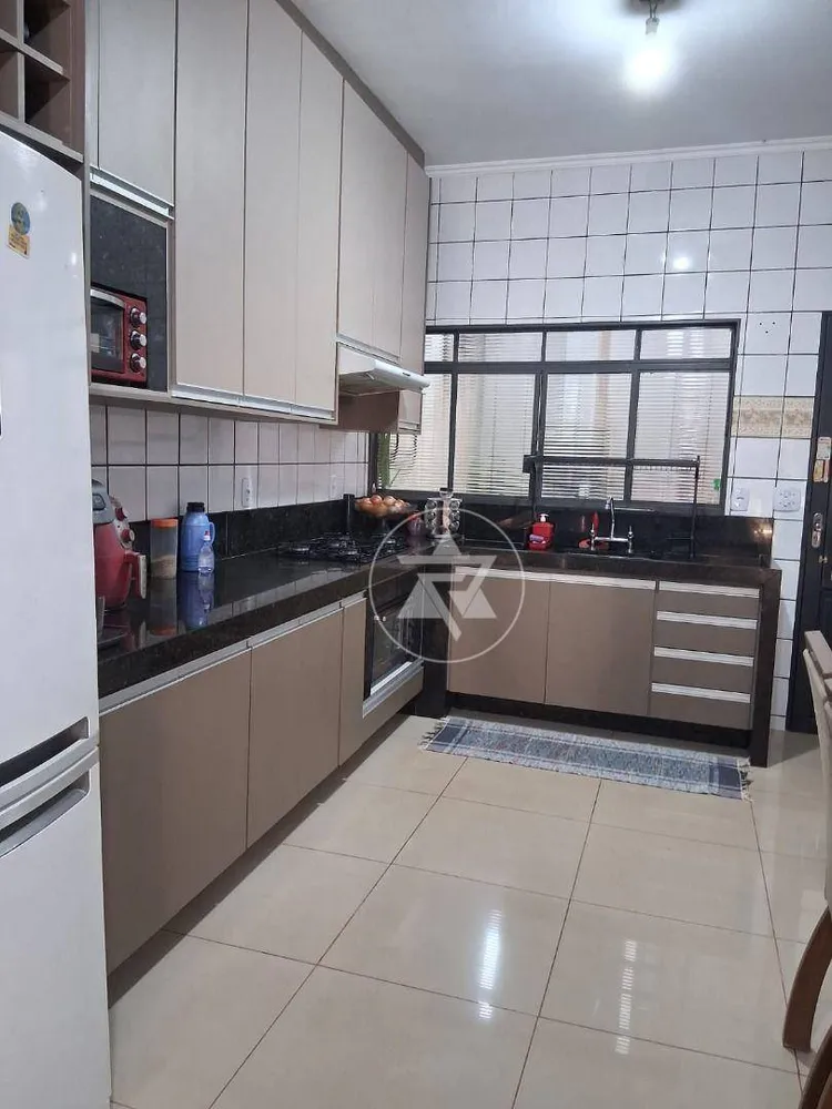 Casa, 3 quartos, 180 m² - Foto 1