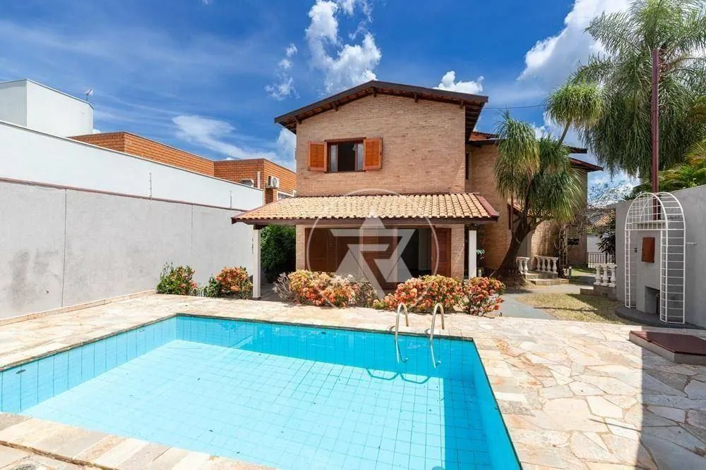 Casa, 4 quartos, 258 m² - Foto 1