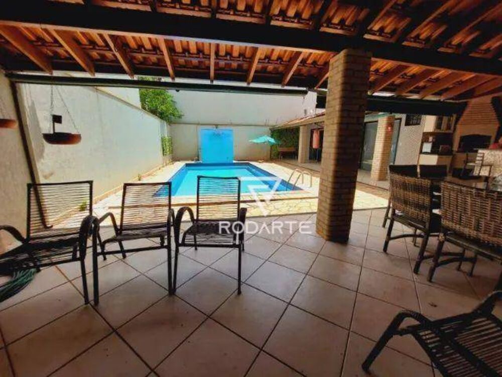 Casa para alugar com 6 quartos, 305m² - Foto 1