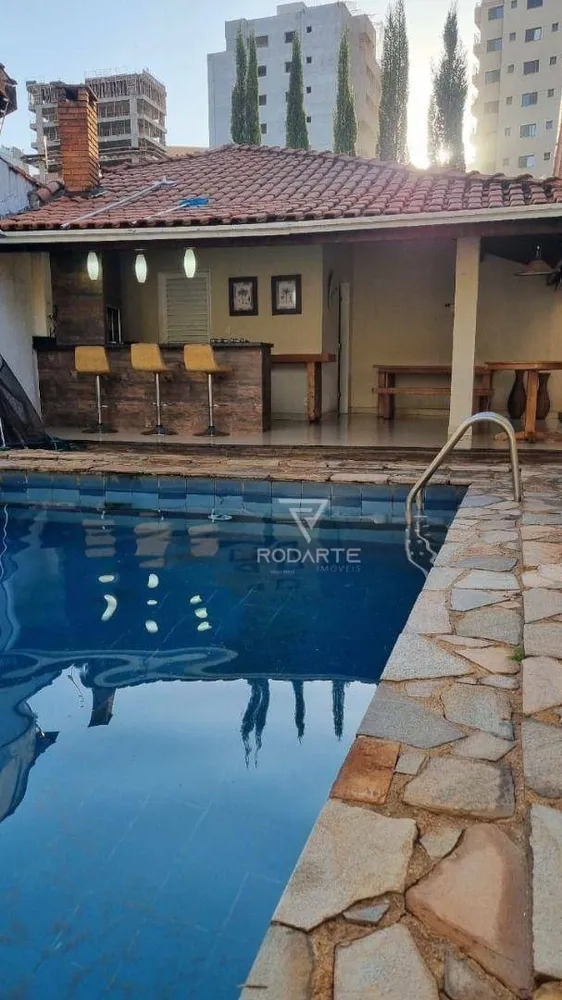 Casa, 4 quartos, 313 m² - Foto 1