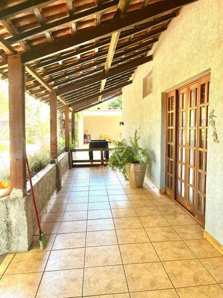 Chácara, 3 quartos, 2500 m² - Foto 1