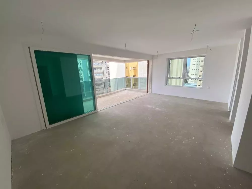 Apartamento à venda com 3 quartos, 145m² - Foto 2