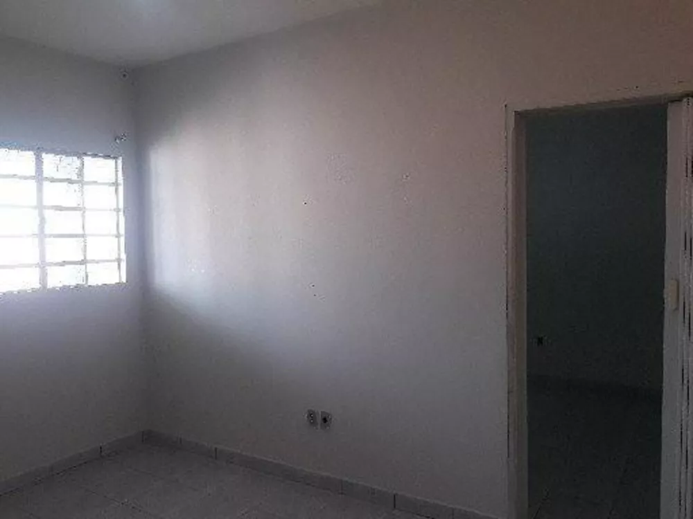 Casa à venda com 4 quartos, 200m² - Foto 2