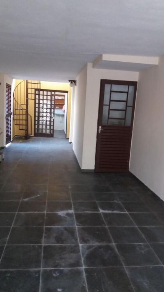 Casa à venda com 1 quarto, 233m² - Foto 2