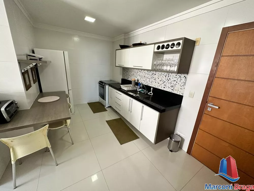 Apartamento à venda com 4 quartos, 200m² - Foto 3