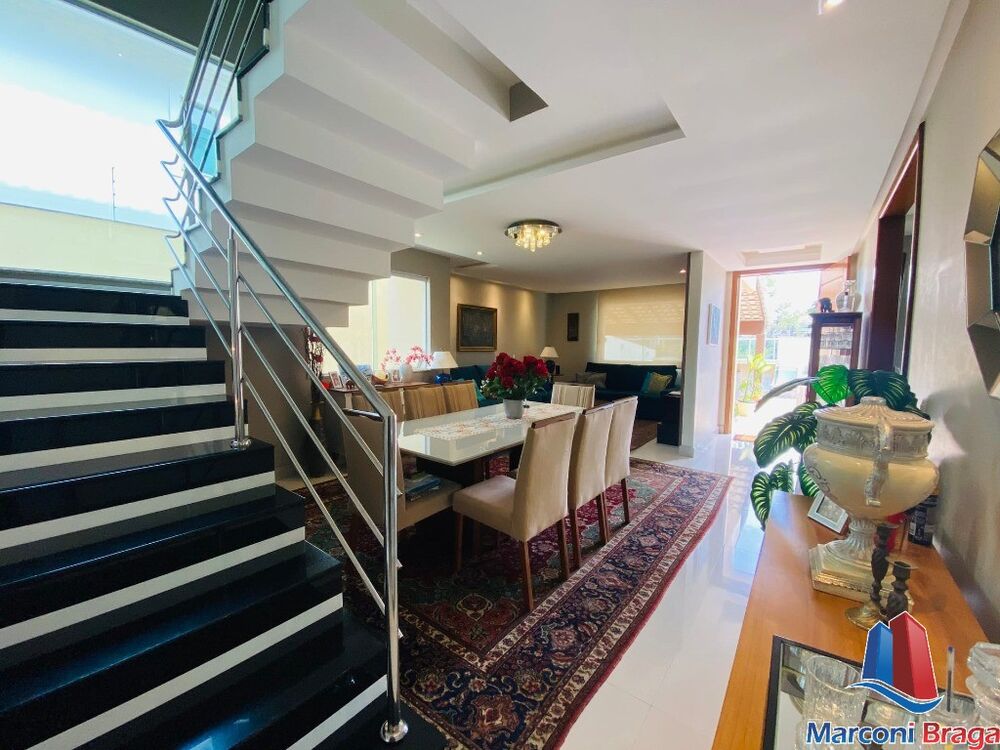 Casa, 4 quartos, 270 m² - Foto 1