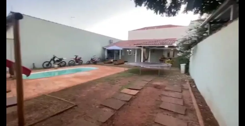 Casa à venda com 3 quartos, 350m² - Foto 2