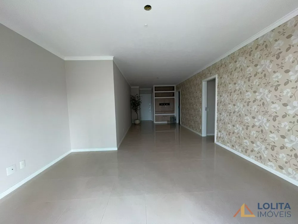 Apartamento à venda com 3 quartos, 123m² - Foto 4