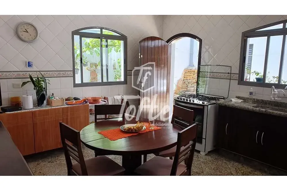 Casa, 5 quartos, 210 m² - Foto 1