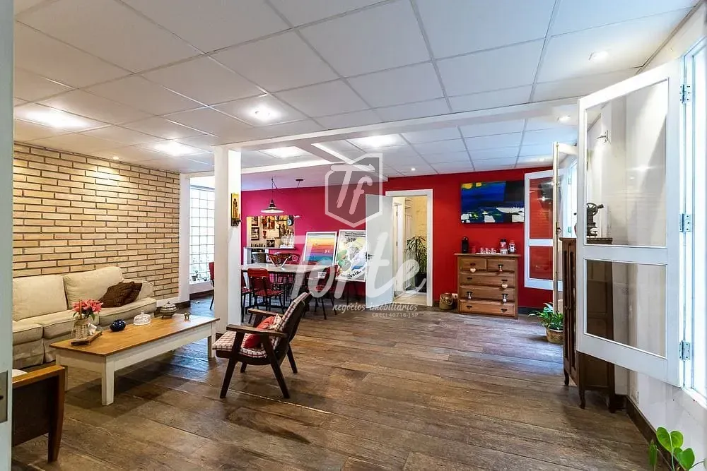 Casa, 6 quartos, 253 m² - Foto 1