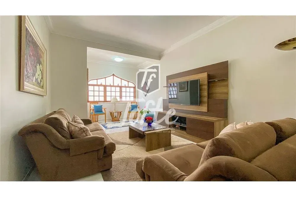 Casa, 3 quartos, 253 m² - Foto 1