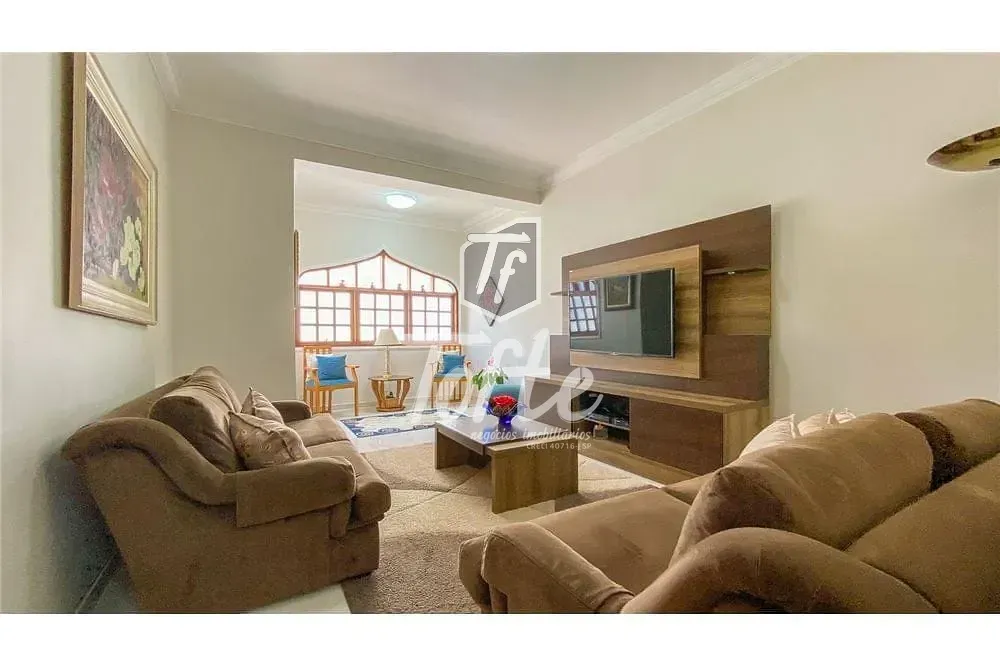 Casa, 3 quartos, 275 m² - Foto 1