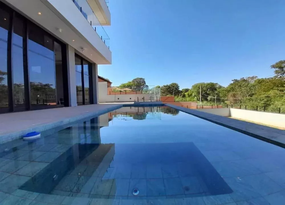 Casa à venda com 6 quartos, 600m² - Foto 1