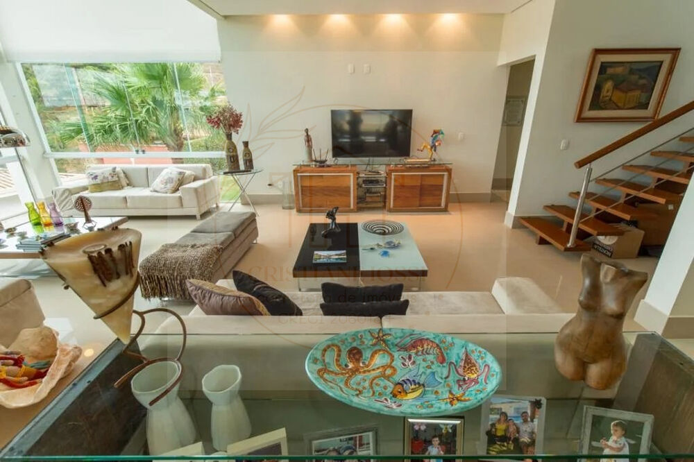 Casa à venda com 8 quartos, 1000m² - Foto 1