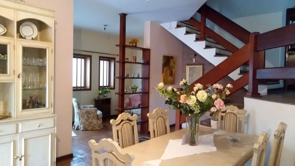 Casa, 6 quartos, 295 m² - Foto 1