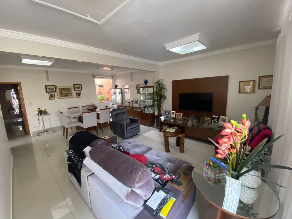 Casa, 3 quartos, 250 m² - Foto 1