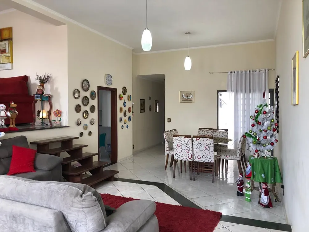 Casa, 3 quartos, 182 m² - Foto 1