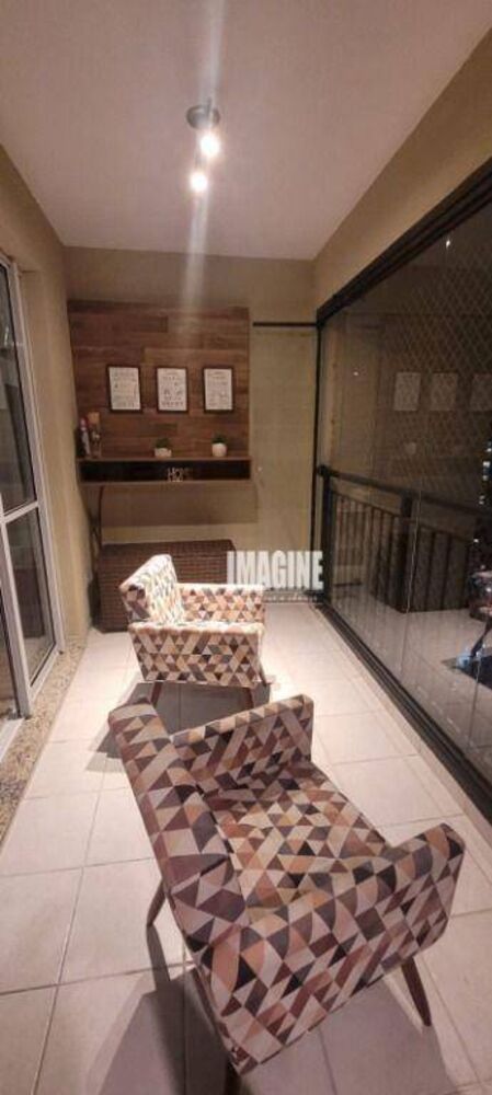 Apartamento à venda com 3 quartos, 95m² - Foto 2