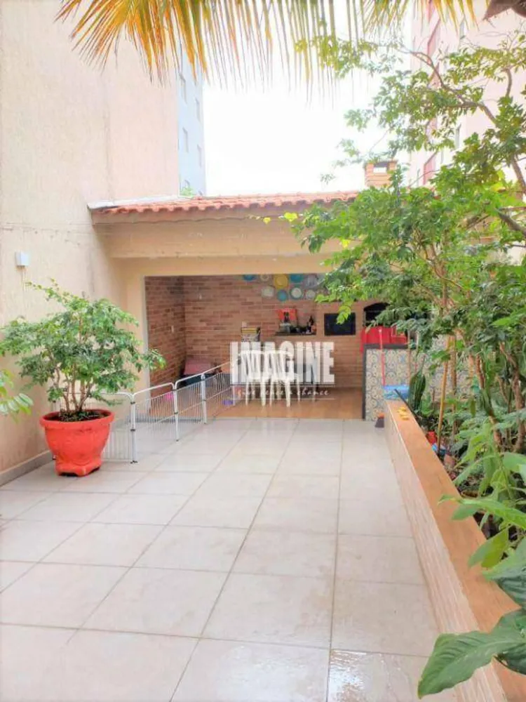 Sobrado, 3 quartos, 292 m² - Foto 1