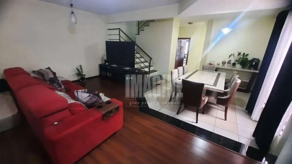 Sobrado, 3 quartos, 241 m² - Foto 1