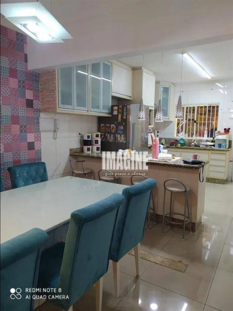 Sobrado, 3 quartos, 240 m² - Foto 1