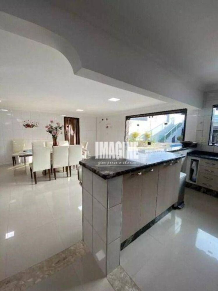 Sobrado à venda com 4 quartos, 600m² - Foto 1