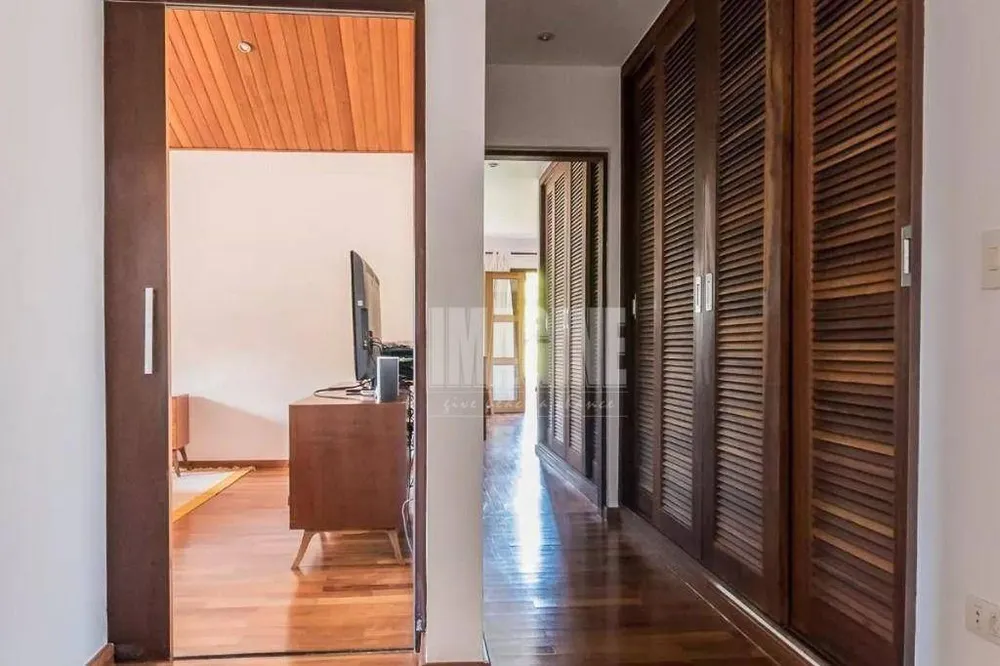 Sobrado, 6 quartos, 587 m² - Foto 1