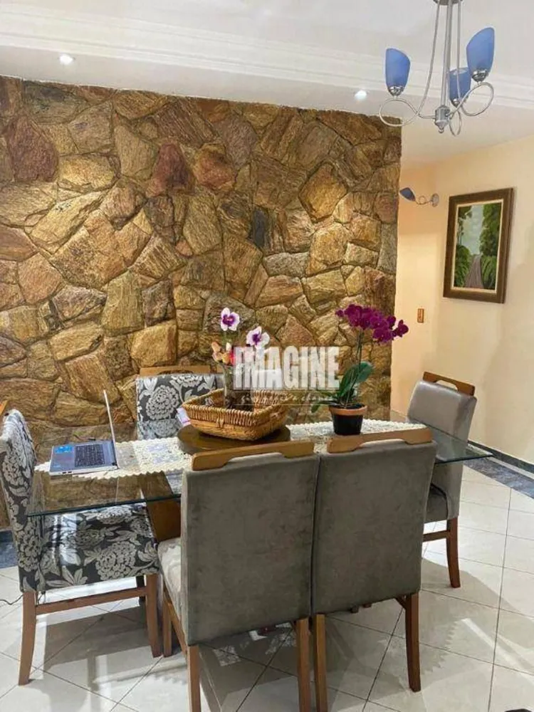 Sobrado, 3 quartos, 239 m² - Foto 2